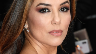 Cannes 2019: Eva Longoria walczyła z suknią na czerwonym dywanie. Udana stylizacja?