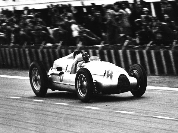 Przesunięto licytację Auto Union D-Type