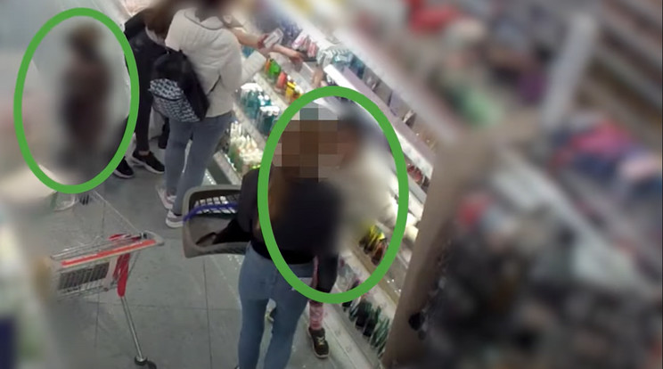 A nő és az alig 7-8 éves gyermekei egy órát tartózkodtak az üzletben / Fotó: Youtube/Ügyészség
