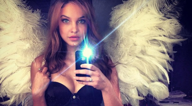 Palvin Barbara, a világhírű modell is előszeretettel szelfizik /Fotó: Instagram