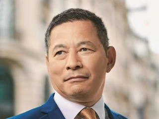 Edmund Shing ma ponad 25-letnie doświadczenie w pracy na rynkach finansowych. Od 2015 roku pełni funkcję Global Head of Equity and Derivative Strategy w BNP Paribas w Londynie 