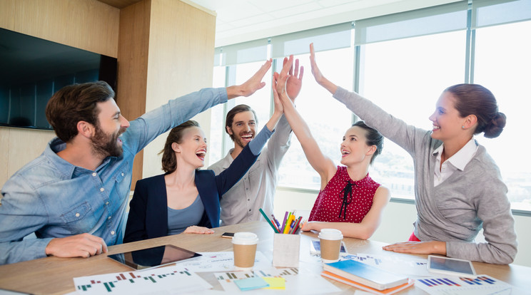 Amennyiben mindenki törekszik arra hogy jó kolléga legyen, a sikerek sem maradnak el /Fotó: Shutterstock