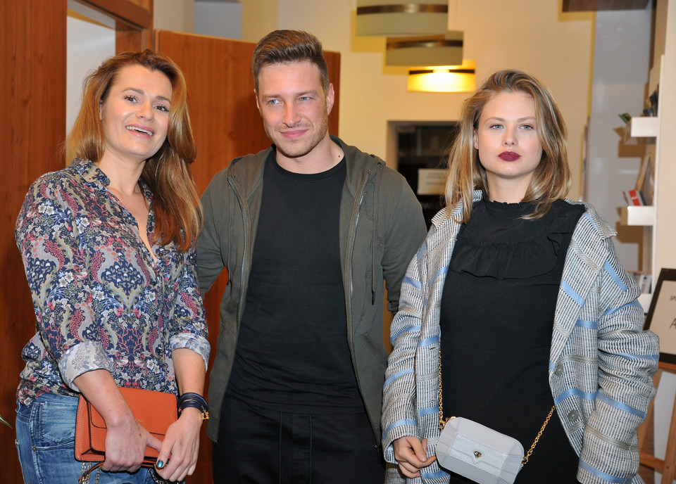 Anna Oberc, Maciej Jachowski i Anna Karczmarczyk na premierze spektaklu "2"