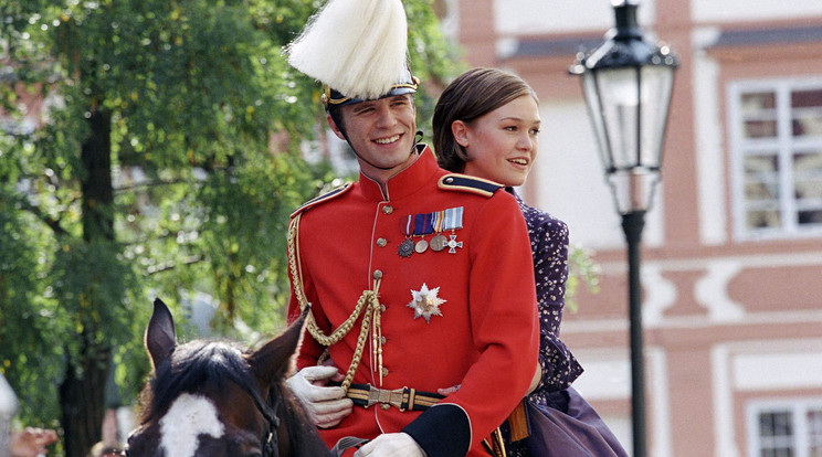 Luke Mably és Julia Stiles az Én és a hercegem című romantikus vígjátékban (Fotó: RAS-archív)