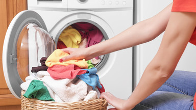 Nigdy nie zostawiaj otwartych drzwiczek po wyjęciu prania