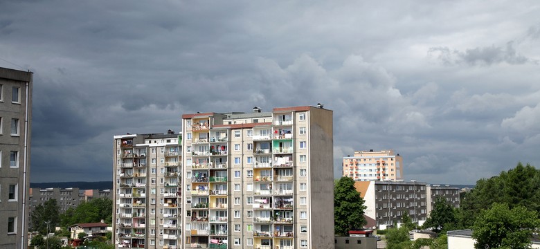 Życie w wielkiej płycie: czy blokom z wielkiej płyty kończy się "termin ważności"? Czy to nadal bezpieczne mieszkania?