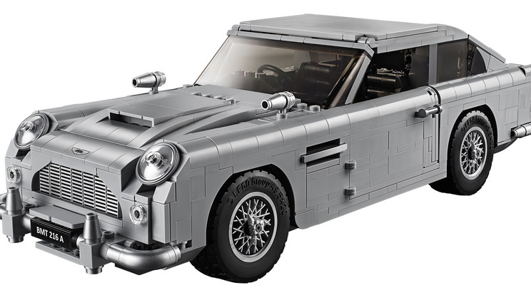 A James Bond filmből ismert Aston Martin DB5 modell / Fotó: LEGO