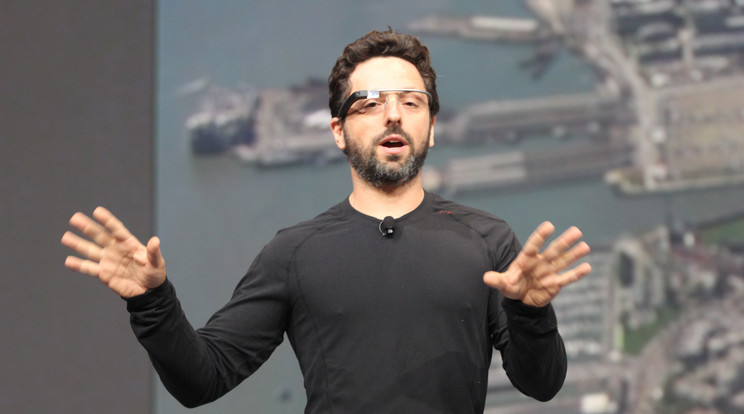 Sergey Brin alapító mutatta be 2012-ben a Google Glasst, ami nem aratott nagy sikert /Fotó: Northfoto