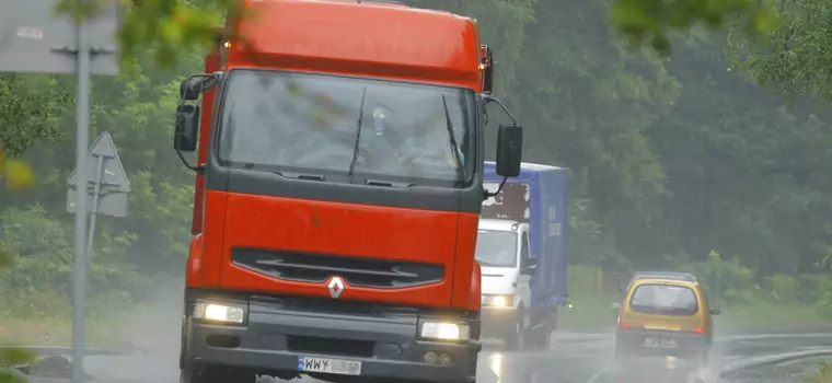 Przyjęto przepisy niekorzystne dla polskich przewoźników drogowych