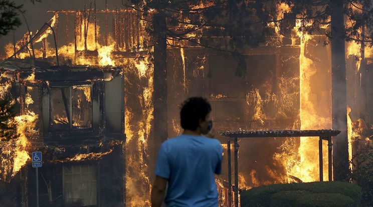Hétfőig legalább 5700 épület vált a lángok martalékává /Fotó: MTI