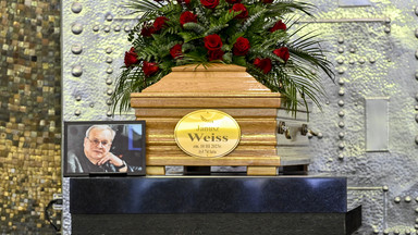 Pogrzeb Janusza Weissa. Znane osoby przybyły pożegnać dziennikarza