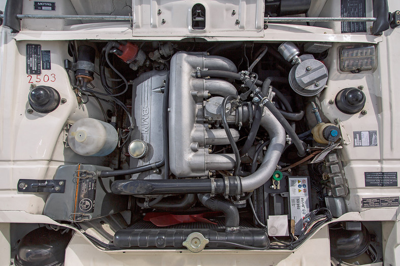 BMW M2 vs 2002 Turbo – geny turbodiabła