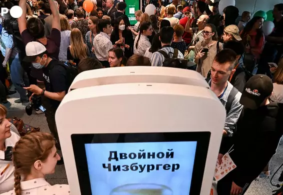W Rosji otworzył się McDonald's pod nazwą "Wkusno i toćka". Na otwarcie przybyły tłumy
