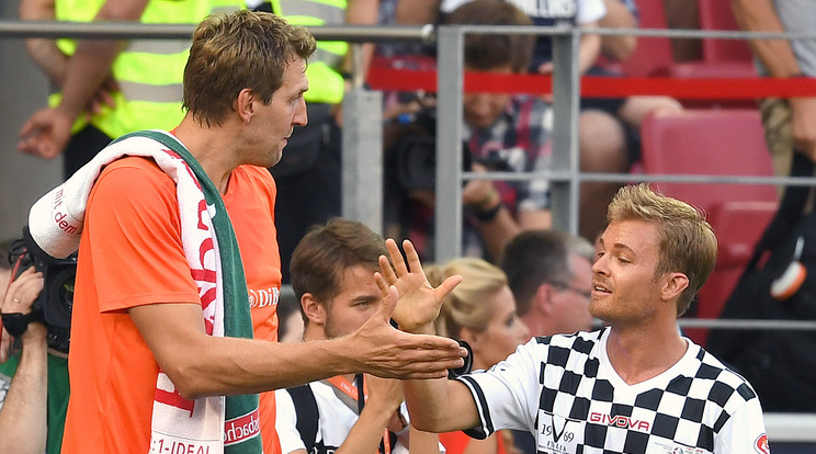 Rosberg gratulált Nowitzkinek /Fotó: AFP