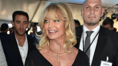 Goldie Hawn zachwyciła na berlińskim tygodniu mody. Aktorka ma 71 lat! Zobacz, jak wyglądała w poprzednich latach