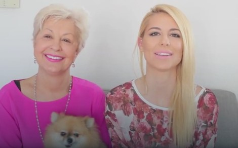 Zorana sa majkom pre četiri godine