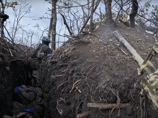 Kadr nagrania z hełmu żołnierza 47. Brygady Zmechanizowanej walczącego w rejonie Awdijiwki