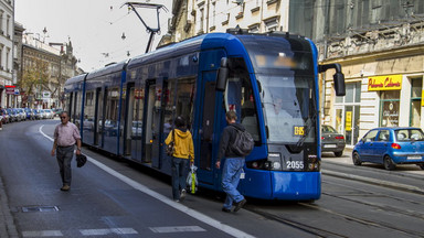 Motorniczy tramwaju przerwał atak maczetami na pasażera