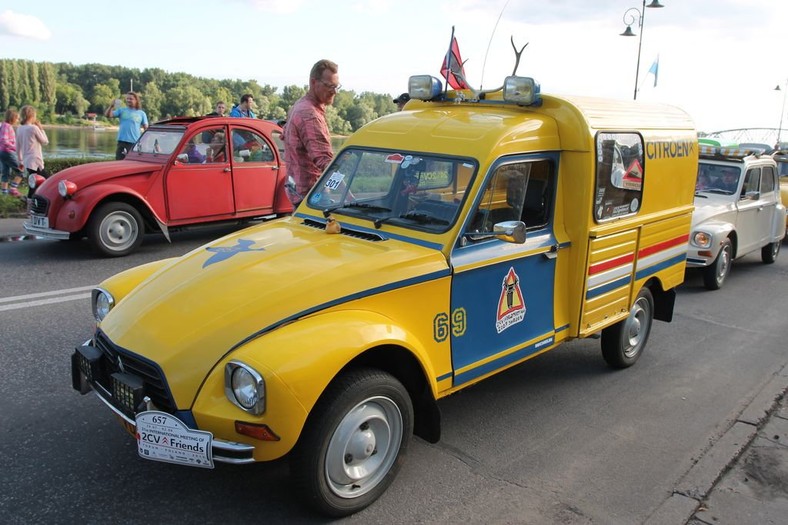 21. Światowy Zlot Miłośników Citroëna 2CV Toruń 2015