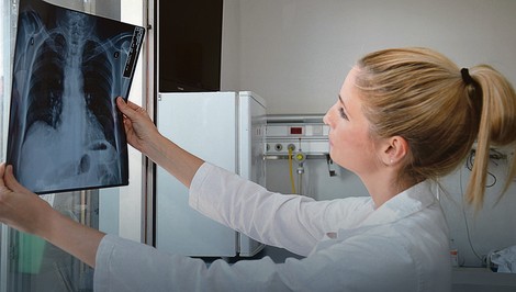 Najstresnije je kada vam je pacijent teško bolesna mlada osoba ili kada porodici morate da saopštite da im je preminuo neko blizak, priča Sara