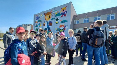 Przemalowany mural na szpitalu dziecięcym. "To znak, że będzie dobrze" 