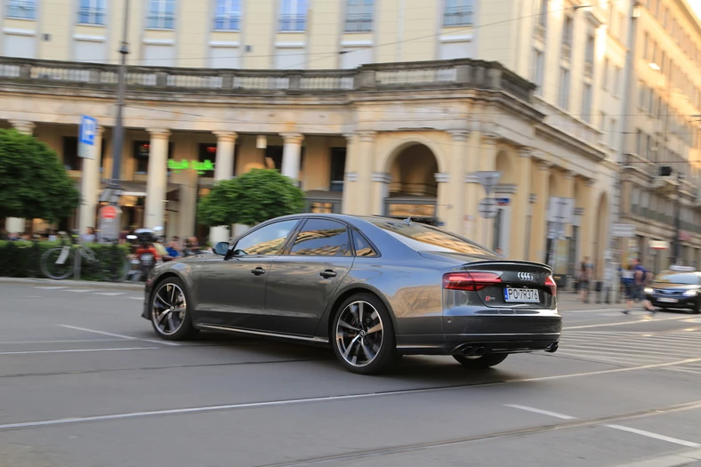 Audi S8 plus