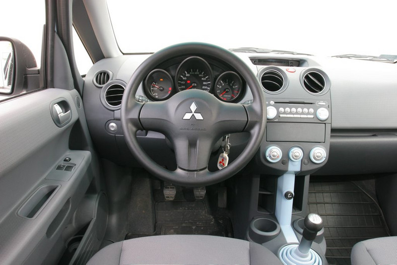 Mitsubishi Colt – deska rozdzielcza