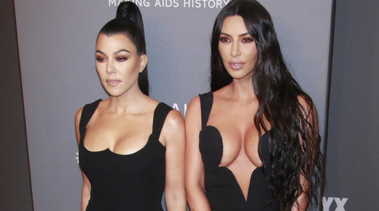 Kourtney Kardashian és Kim Kardashian / Fotó: Northfoto