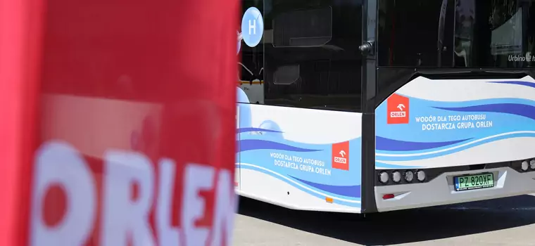 Orlen uruchomił w Krakowie mobilną stację tankowania wodoru. Będzie zasilać autobus