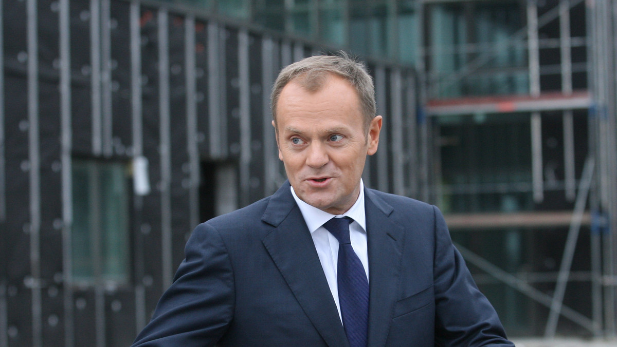 Premier Donald Tusk uważa, że dla lobbystów środowiska dopalaczy nie byłoby większego prezentu, niż weto lub skarga konstytucyjna ws. ustawy zakazującej handlu dopalaczami złożona przez taki autorytet, jak prezydent Rzeczypospolitej.