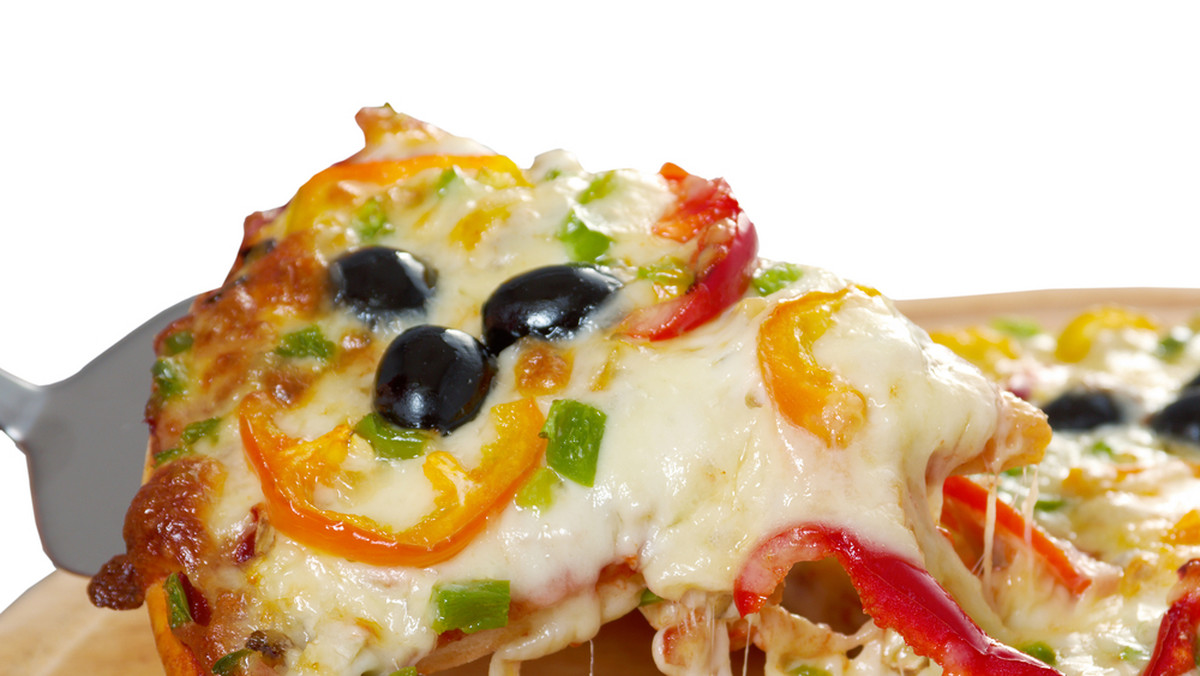 Pizza to danie wysokiego ryzyka. Wie to każdy, kto spróbował przyrządzić ją w domu korzystając z przepisów, przedstawianych jako niezawodne. Nawet najlepszy nie pomoże, gdy popełni się kilka podstawowych błędów - ostrzegają włoscy znawcy pizzy.