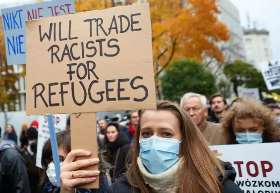 "Wymienię rasistów na uchodźców". Zdjęcia z protestu "Stop torturom na granicy"