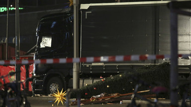 Niemiecka policja: kierowca ciężarówki celowo wjechał w tłum