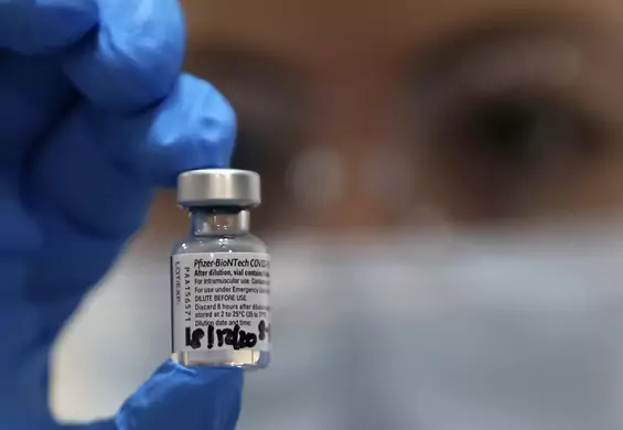 12 influencerów stoi za 65 proc. fake newsów o szczepionkach przeciw COVID-19