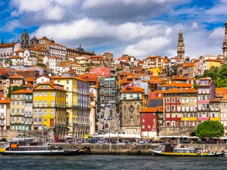 O zwycięstwie w rankingu najlepszych krajów do pracy zdalnej zdecydowały dostępność wiz, znajomość angielskiego wśród mieszkańców, stabilność polityczna, znikoma przemoc, wspaniała pogoda i czyste powietrze. Na zdjęciu starówka w Porto