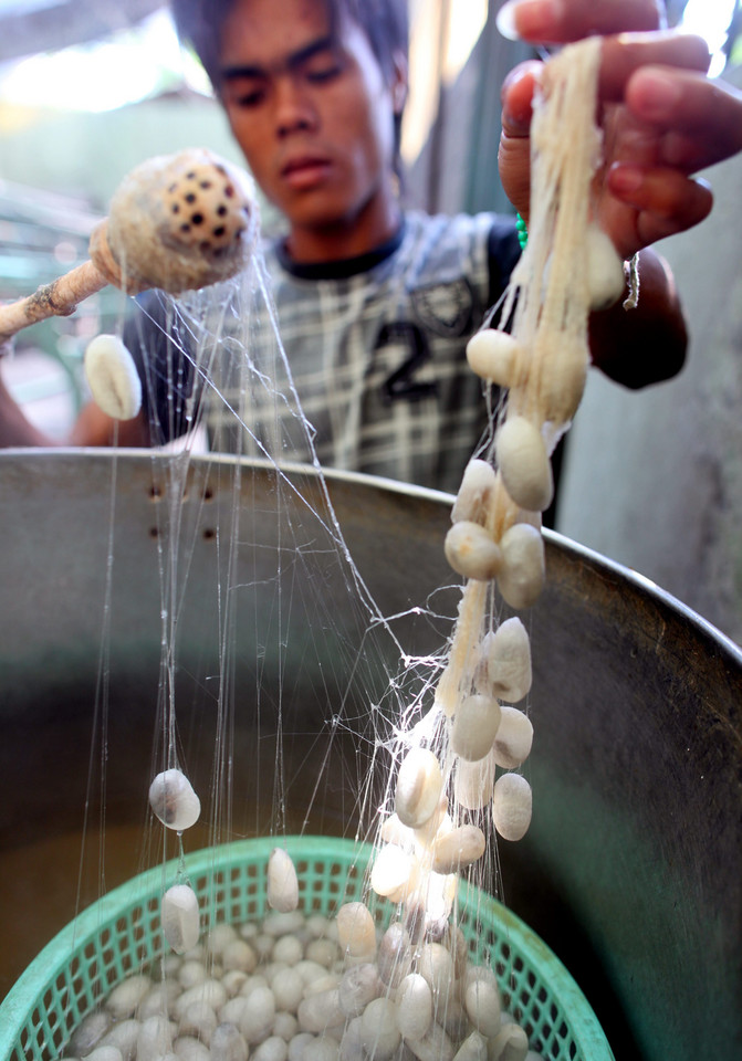 Indonezja - jak powstaje jedwab?