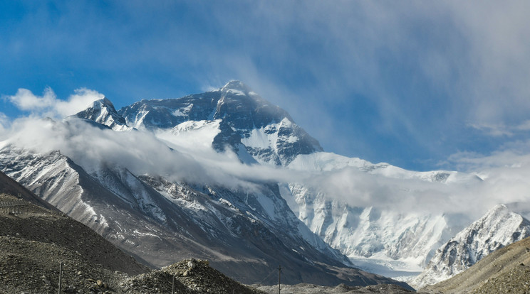 Félholt állapotban vitték le a nőt a Mount Everestről. / Illusztráció: Northfoto