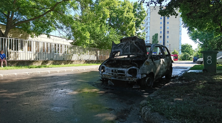 Szinte semmi sem maradt a kigyulladt autóból /Fotó: Blikk