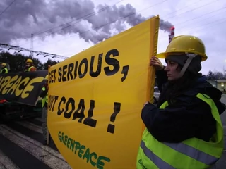 Aktywiści Greenpeace protestują przeciwko wykorzystaniu węgla w energetyce