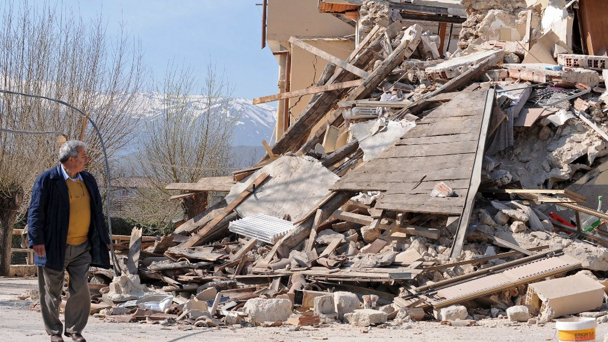 Włoski naukowiec, który kilka tygodni temu przewidział tragiczne trzęsienie ziemi wokół L'Aquili, został uciszony przez władzę, aby nie siać paniki - donosi serwis Alert Net.