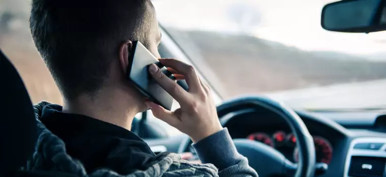 Prawie wszyscy kierowcy w Warszawie używają telefonów w trakcie jazdy