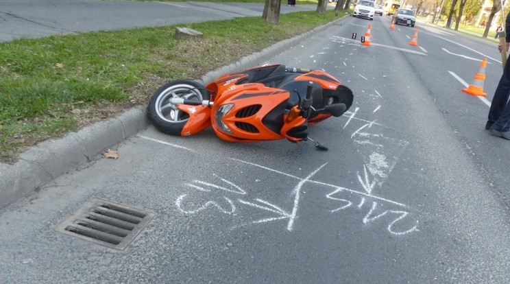 72 éves sofőr gázolt el egy motorost / Fotó: Police.hu