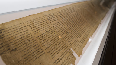 Badacze rozpoczęli odczytywanie fragmentów starożytnych rękopisów z Qumran