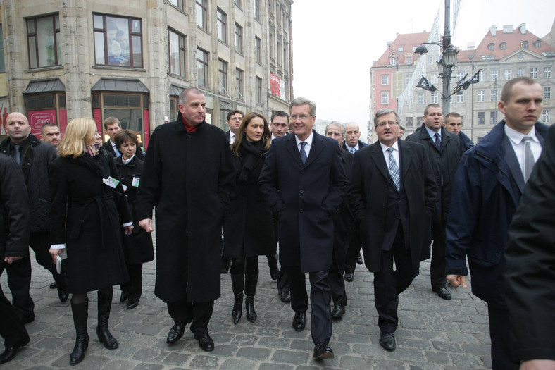 Rafał Dutkiewicz, Christian Wulff i Bronisław Komorowski podczas spaceru po Wrocławiu