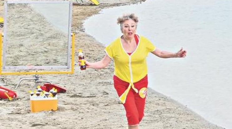 Baywatch-lányként hódít Magdi anyus