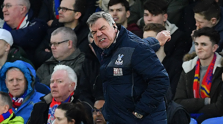 Sam Allardyce joggal mérgelődhetett: házszámot tévesztettek és komoly kárt okoztak klubjuknak a csapat szurkolói /Fotó: AFP