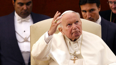 Prowokacja bezpieki wymierzona w Jana Pawła II? Miał mieć romans i nieślubne dziecko