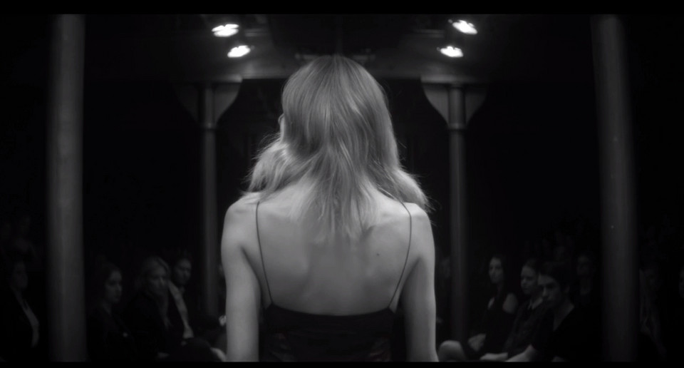 "Lost Me": Anja Rubik w teledysku Mary Komasy