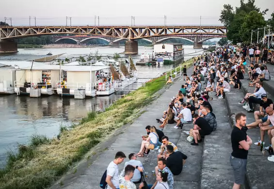 Wakacje w Warszawie za darmo. Pływająca sauna, kino plenerowe, koncerty i wystawy w stolicy