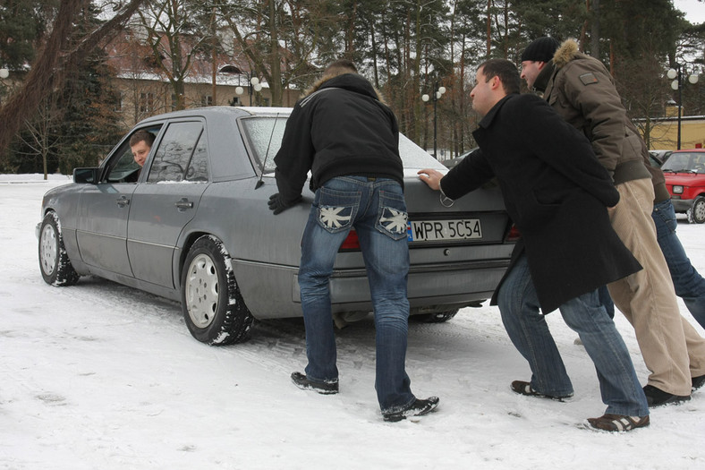 Auto na zimę: Nie daj się zaskoczyć zimie